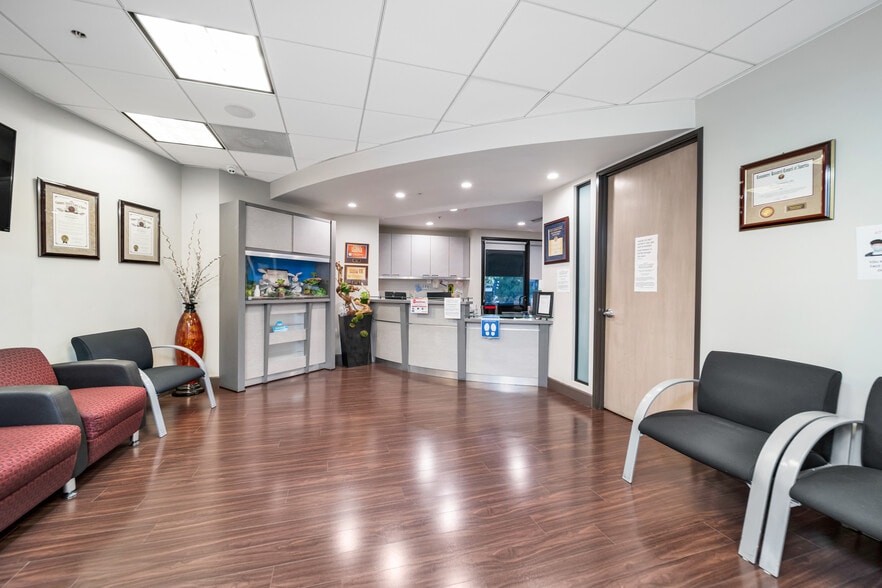 18251 Roscoe Blvd, Northridge, CA for lease - Interior Photo - Image 2 of 30