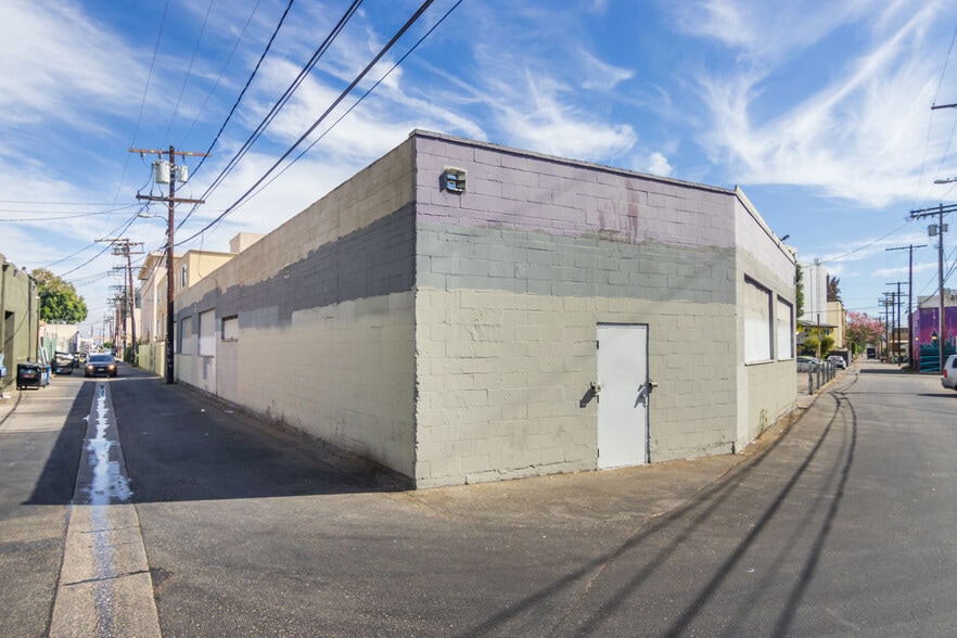 11129 Hartsook St, North Hollywood, CA for lease - Building Photo - Image 2 of 27