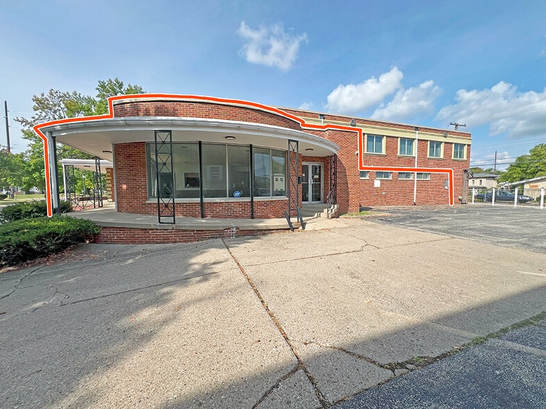 334 W Main St, Decatur, IL for lease - Building Photo - Image 1 of 17