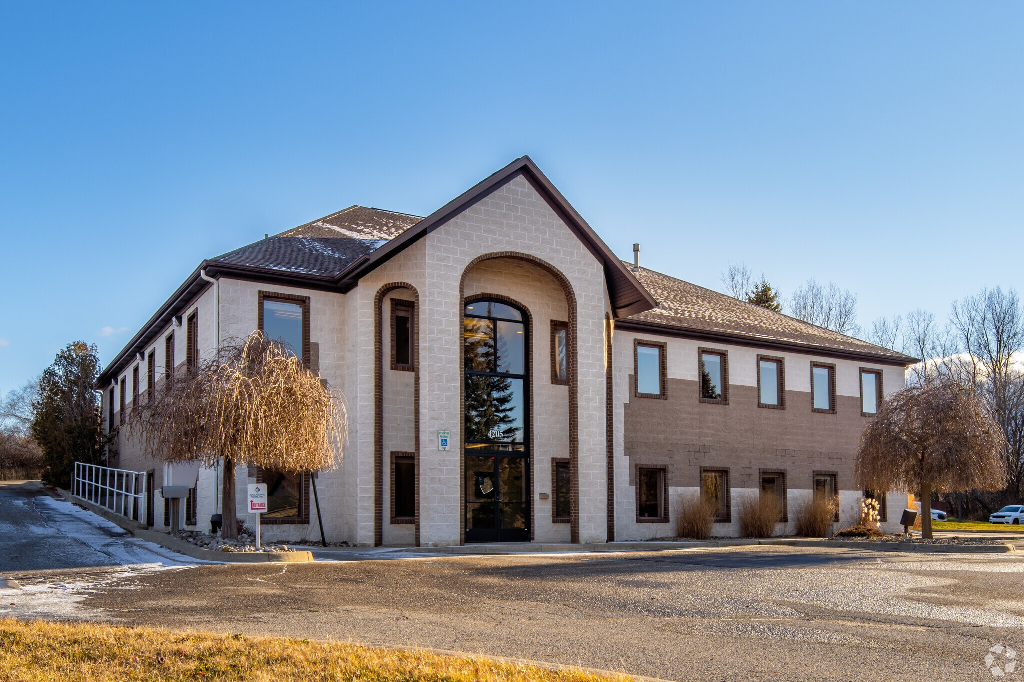 4205 Charlar Dr, Holt, MI for sale Primary Photo- Image 1 of 55