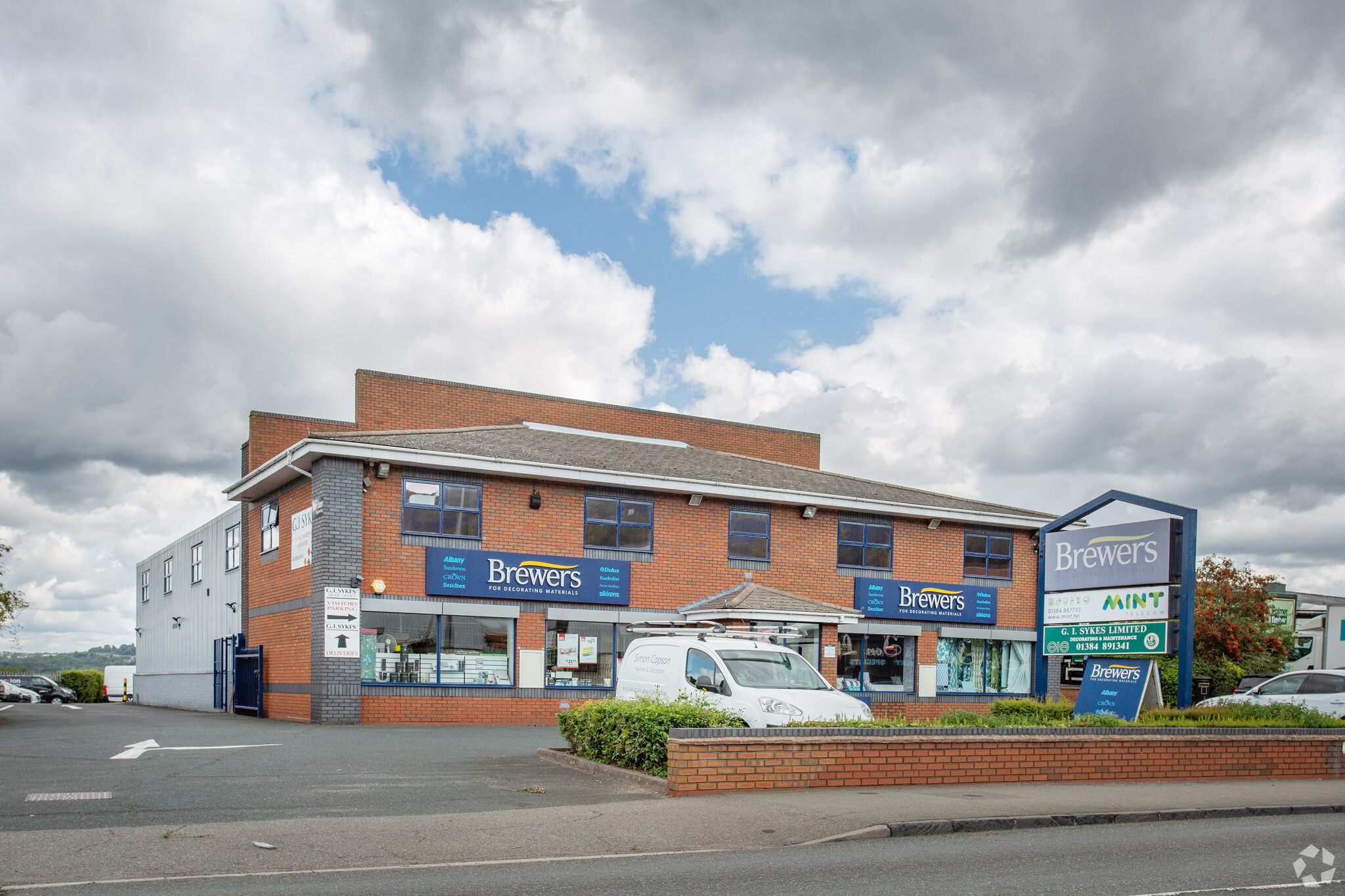 7 The Hayes, Stourbridge for lease Primary Photo- Image 1 of 3