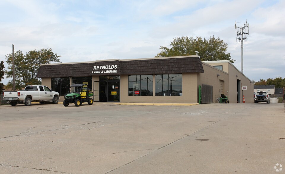 12902 Shawnee Mission Pky, Shawnee, KS 66216