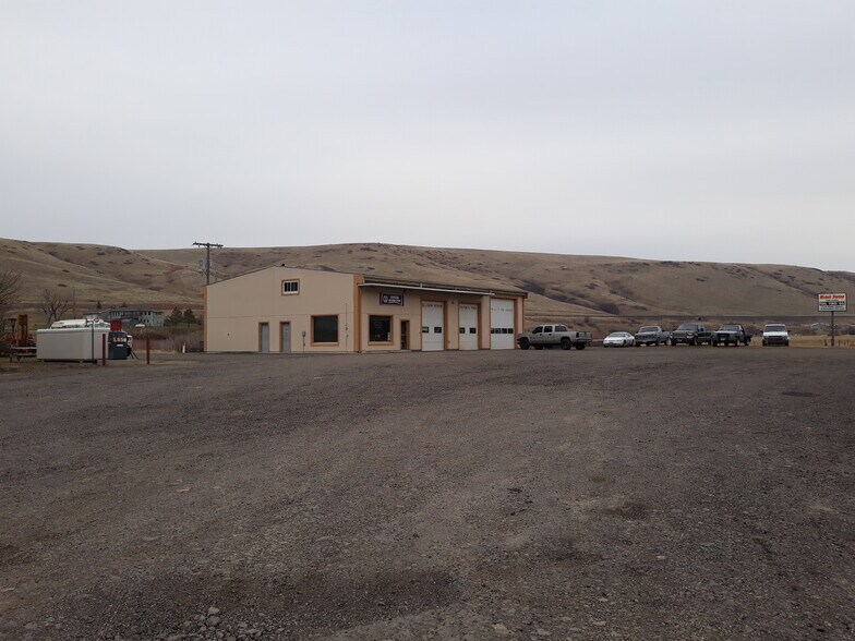 10085 US Highway 87, Raynesford, MT 59469 Retail for Sale