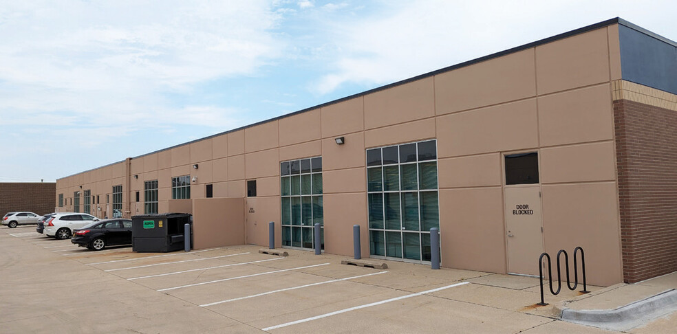 535 SW 7th St, Des Moines, IA for lease - Building Photo - Image 3 of 8