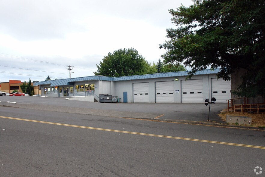 2033 NE Columbia Blvd, Portland, OR for sale - Primary Photo - Image 1 of 1