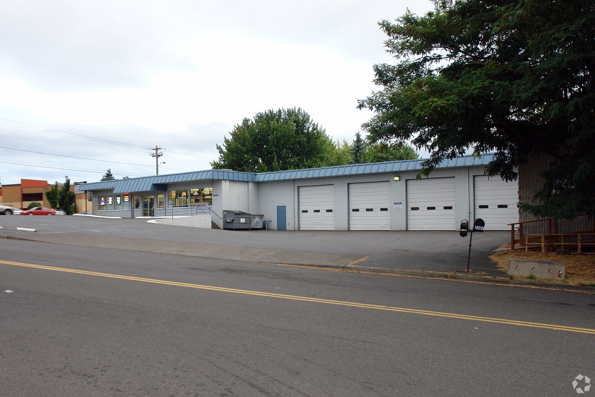 2033 NE Columbia Blvd, Portland, OR for sale Primary Photo- Image 1 of 1