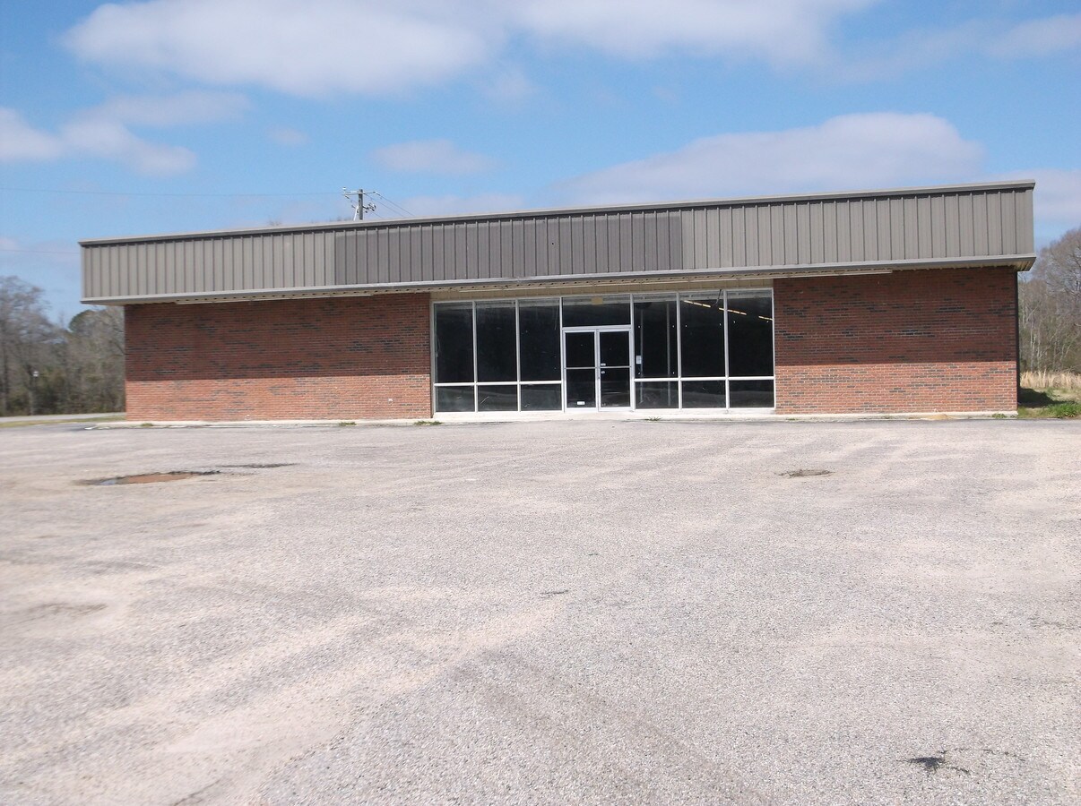 600 S Front St, Sandersville, MS 39477