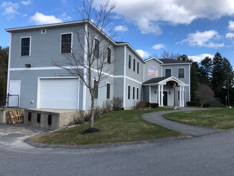 11 Blackstrap Rd, Falmouth, ME 04105