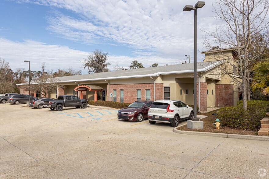 1120 N Causeway Blvd, Mandeville, LA 70471