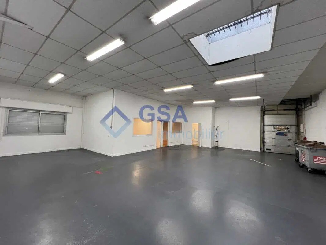 Office in Lisses for lease Interior Photo- Image 1 of 6