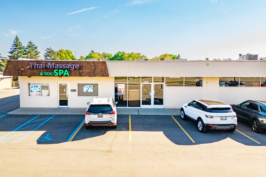 41431-41583 W 10 Mile Rd, Novi, MI for lease - Building Photo - Image 3 of 11