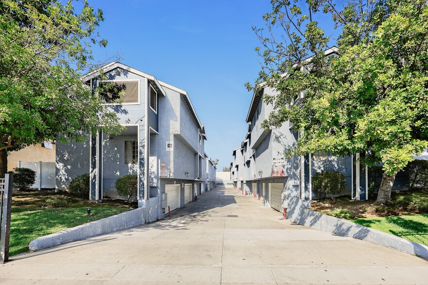 862-892 W Mines Ave, Montebello, CA for sale - Building Photo - Image 1 of 20
