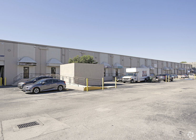 2600-2634 NW 72nd Ave, Miami, FL for lease - Building Photo - Image 1 of 7