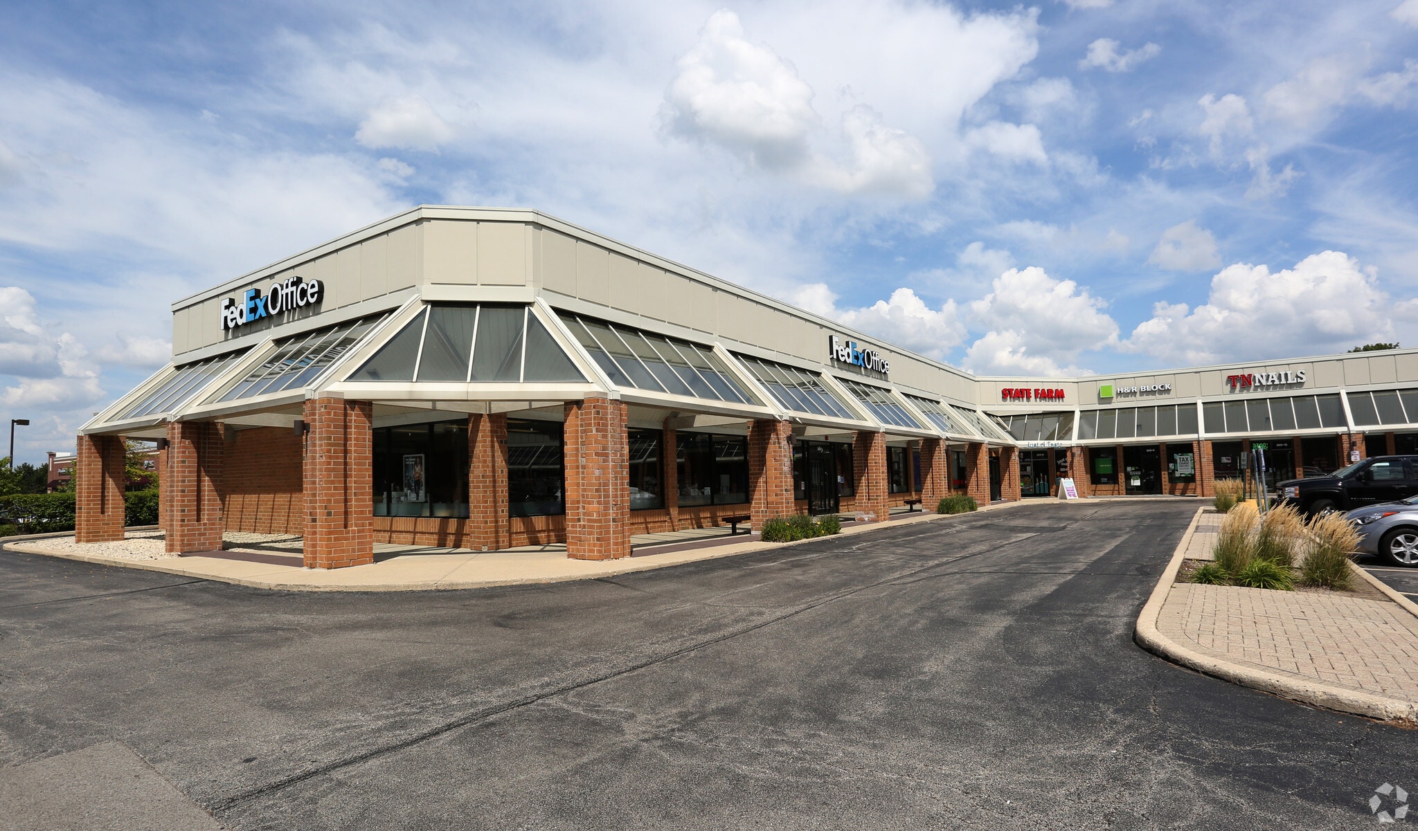 357-369 W Army Trail Rd, Bloomingdale, IL for lease Building Photo- Image 1 of 16