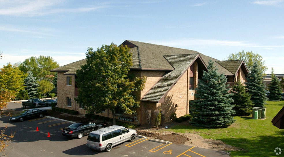 12660 W North Ave, Brookfield, WI for lease - Building Photo - Image 2 of 2