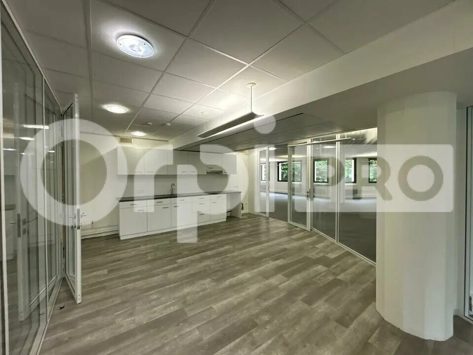 Office in Saint-Aubin for lease Interior Photo- Image 1 of 13