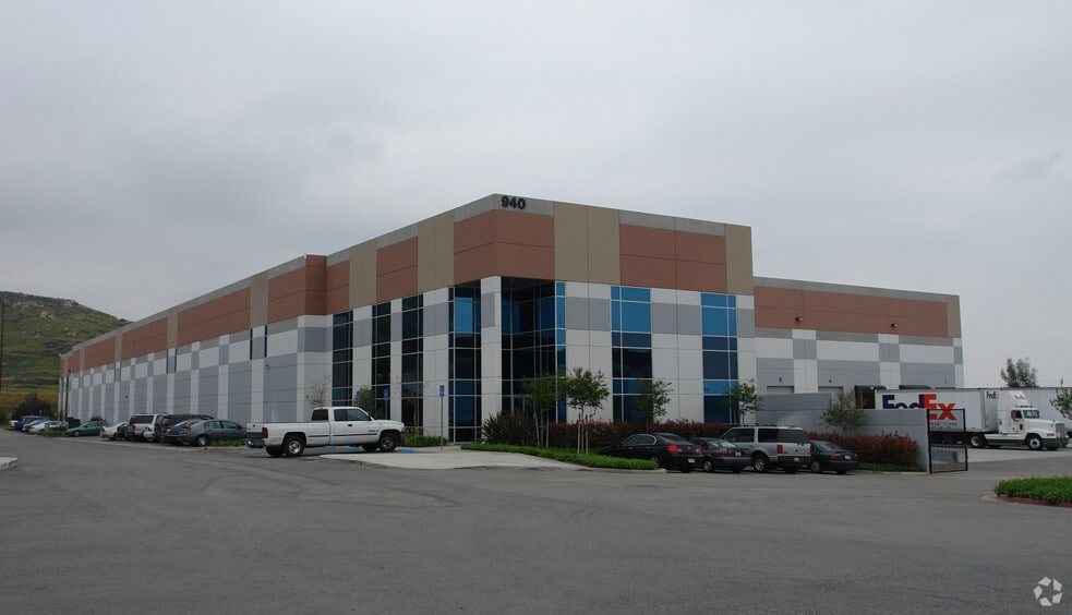 940 Columbia Ave, Riverside, CA for lease - Building Photo - Image 1 of 3