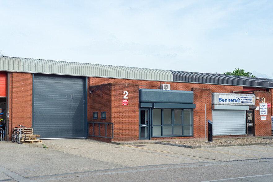 West Rd, London for lease - Building Photo - Image 1 of 4