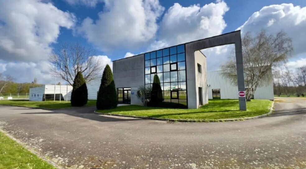 Flex in Miniac-Morvan for lease - Building Photo - Image 2 of 13