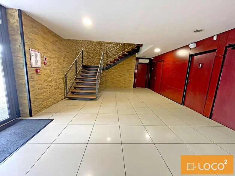 1 Rond-Point De Flotis, Saint-Jean for lease - Lobby - Image 3 of 14