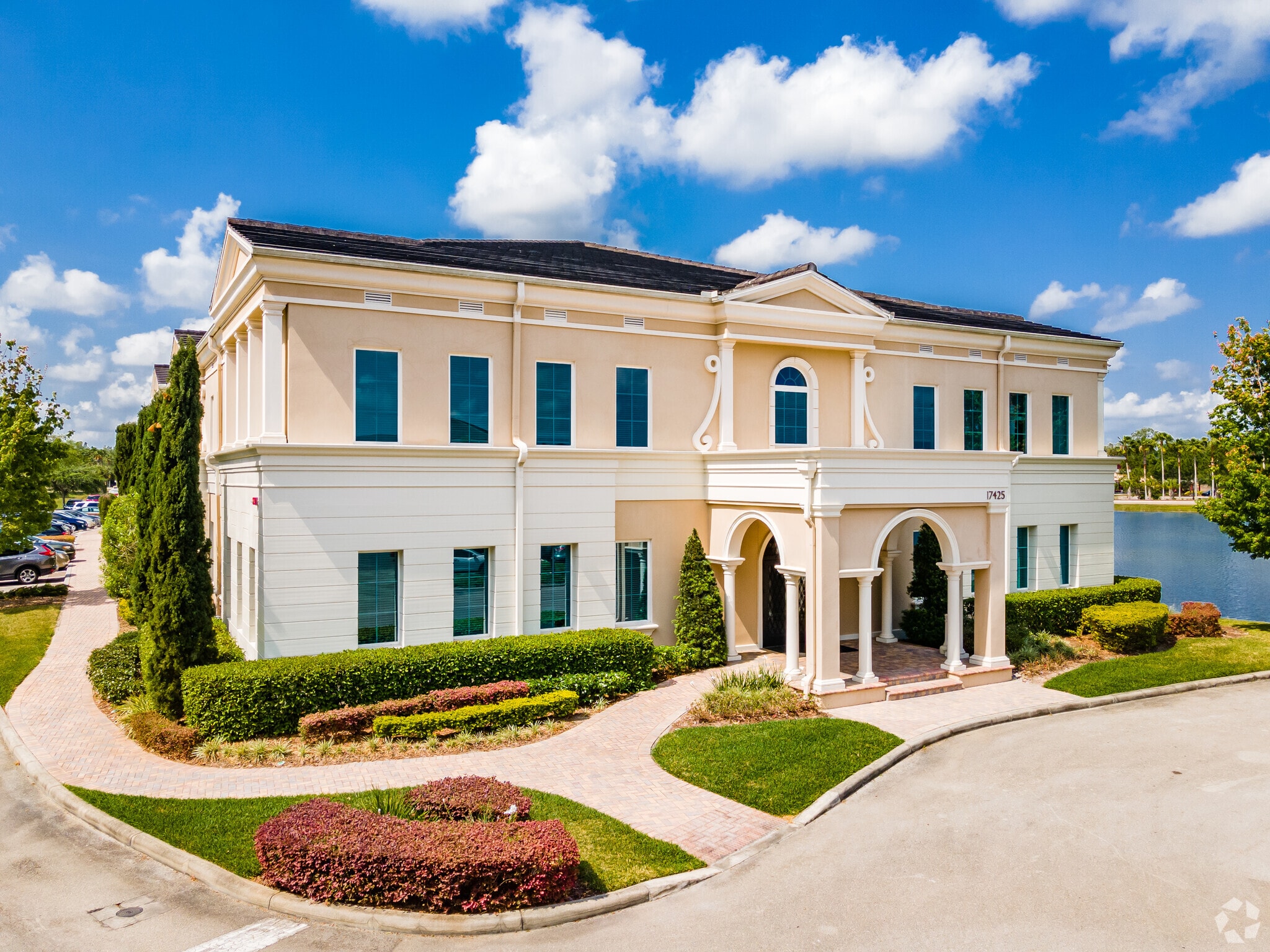 17425 Bridge Hill Ct, Tampa, FL for lease Building Photo- Image 1 of 19