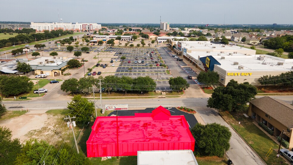110 Lincoln Ave, College Station, TX for lease - Building Photo - Image 1 of 23