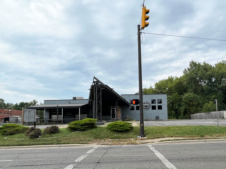 340 Greenlawn Ave, Columbus, OH for sale - Building Photo - Image 1 of 14