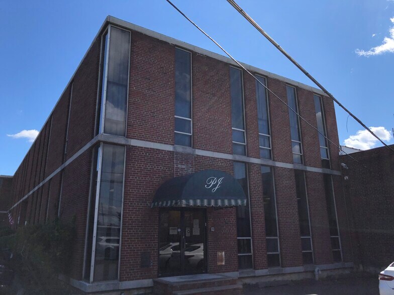 531 N Stiles St, Linden, NJ 07036