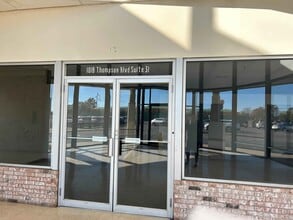 1010 1/2 Thompson Blvd, Sedalia, MO for lease Building Photo- Image 1 of 1