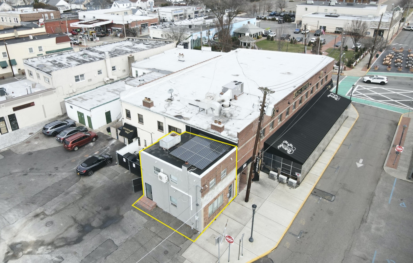 16 W Hoffman Ave  