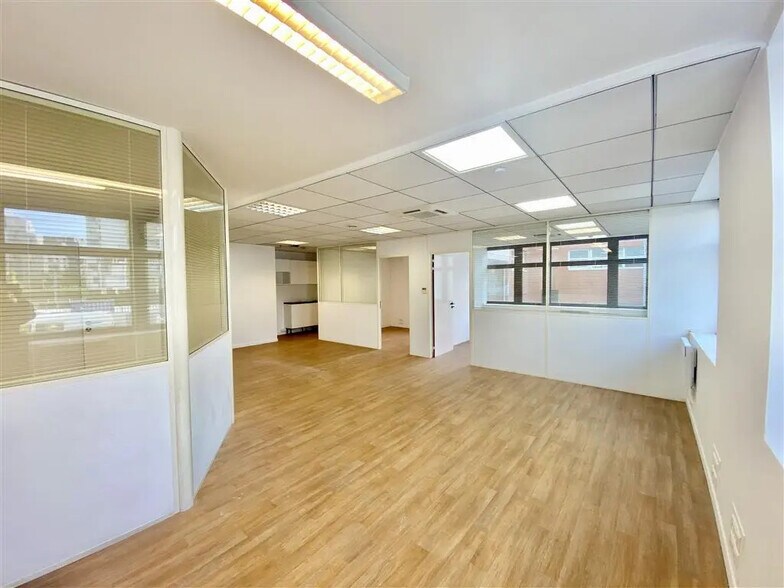 Office in Issy-les-Moulineaux for lease - Building Photo - Image 3 of 8
