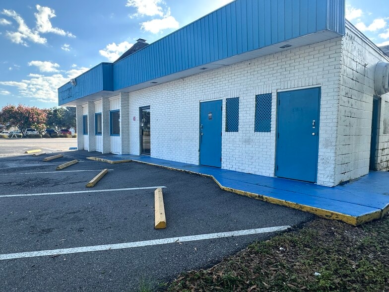 5017 Gall Blvd, Zephyrhills, FL for sale - Building Photo - Image 3 of 9