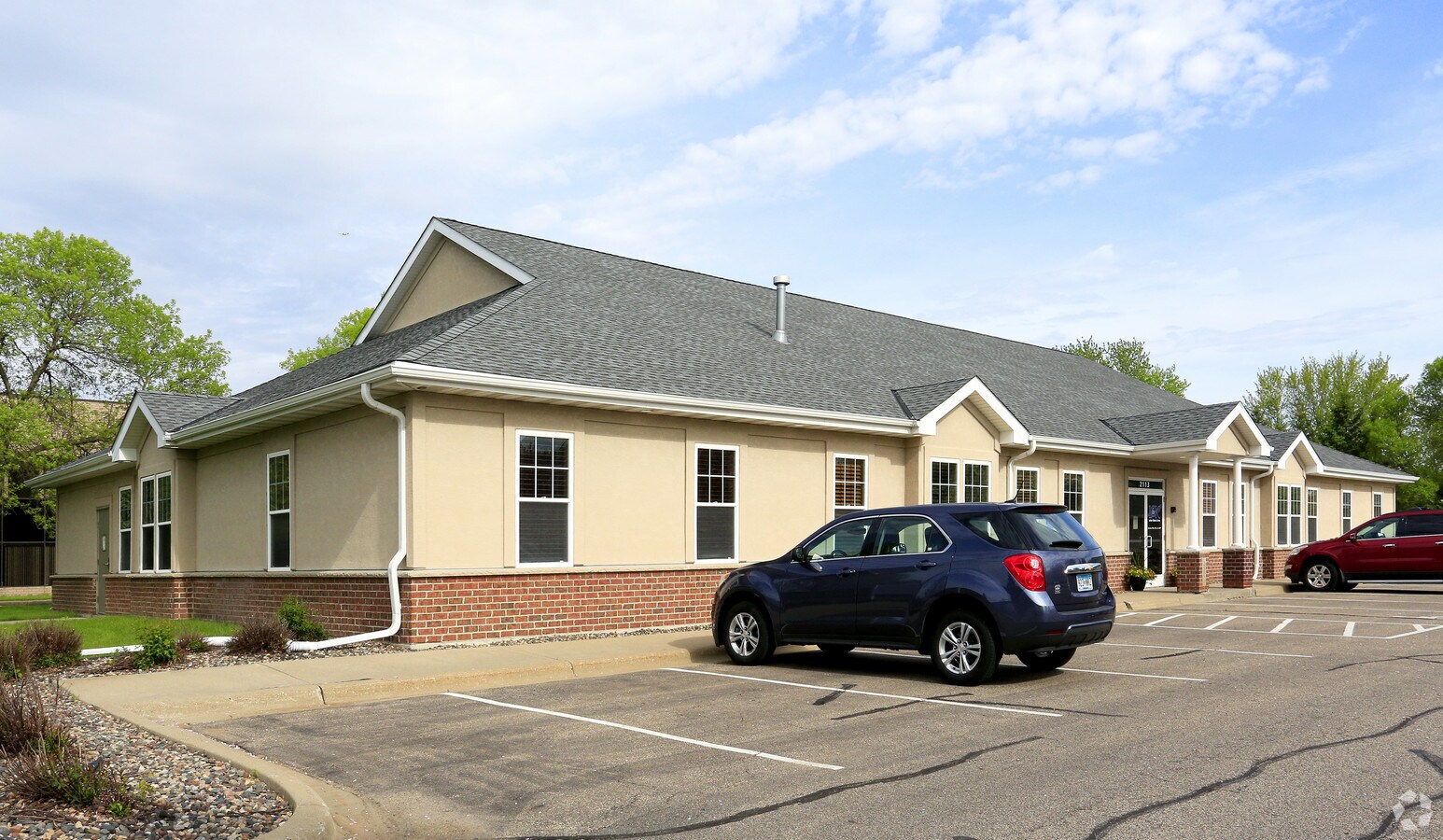 2113 Cliff Dr, Eagan, MN 55122