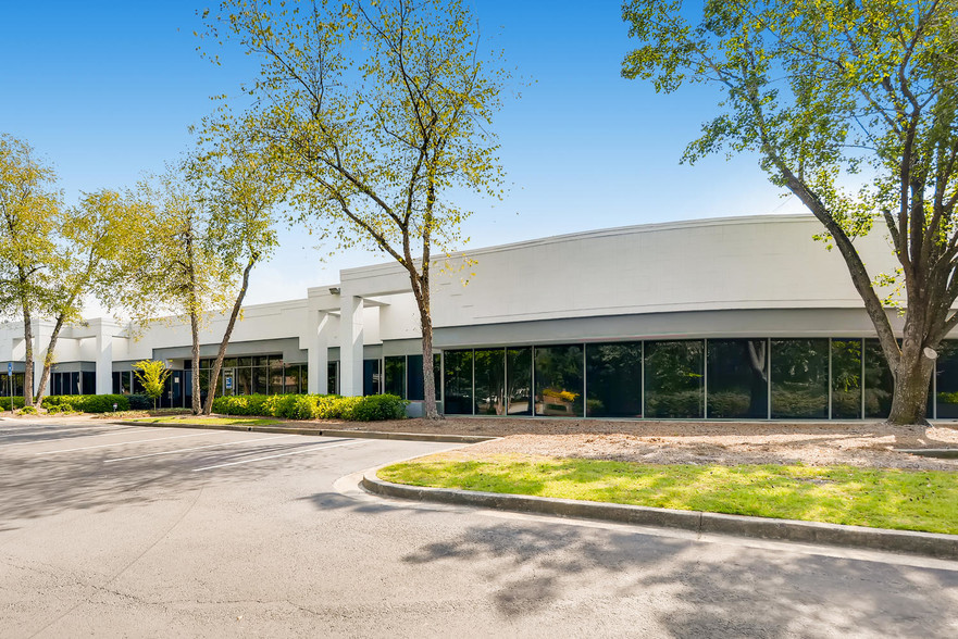 300 Technology Ct SE, Smyrna, GA for lease - Building Photo - Image 3 of 37