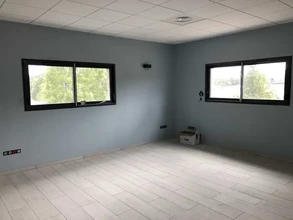 Office in Bouc-Bel-Air for lease Interior Photo- Image 2 of 3