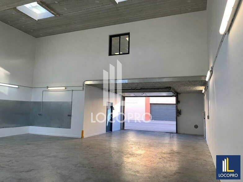 Flex in Antibes for lease - Building Photo - Image 1 of 6