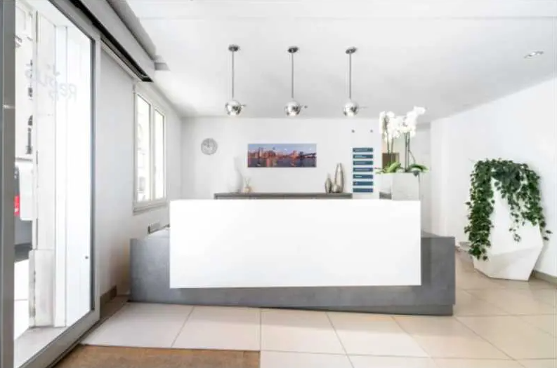 Coworking Space in Paris for lease - Lobby - Image 1 of 2