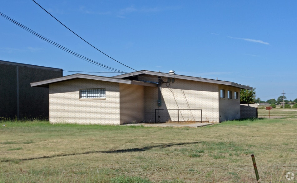 2620 Yonkers St, Plainview, TX for lease - Building Photo - Image 2 of 50