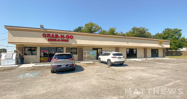 4411 Broadway Ave, Haltom City, TX for lease - Building Photo - Image 1 of 3