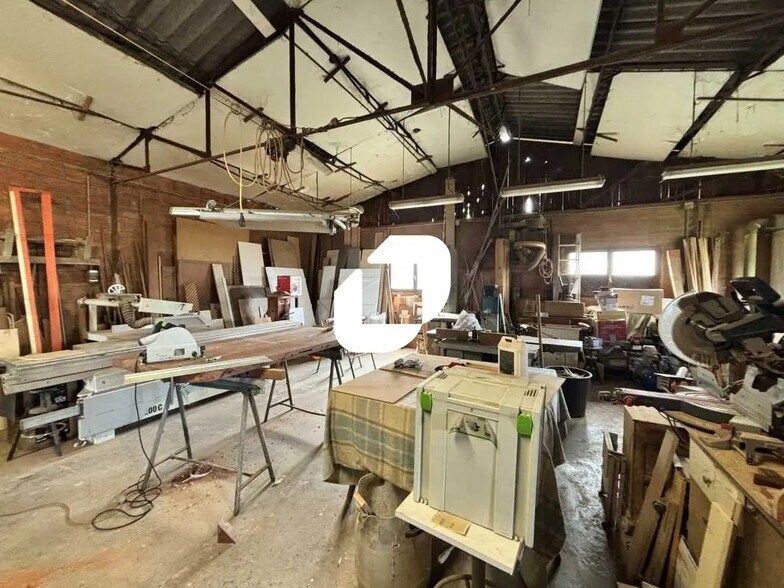 Flex in Bordeaux for sale - Interior Photo - Image 3 of 3