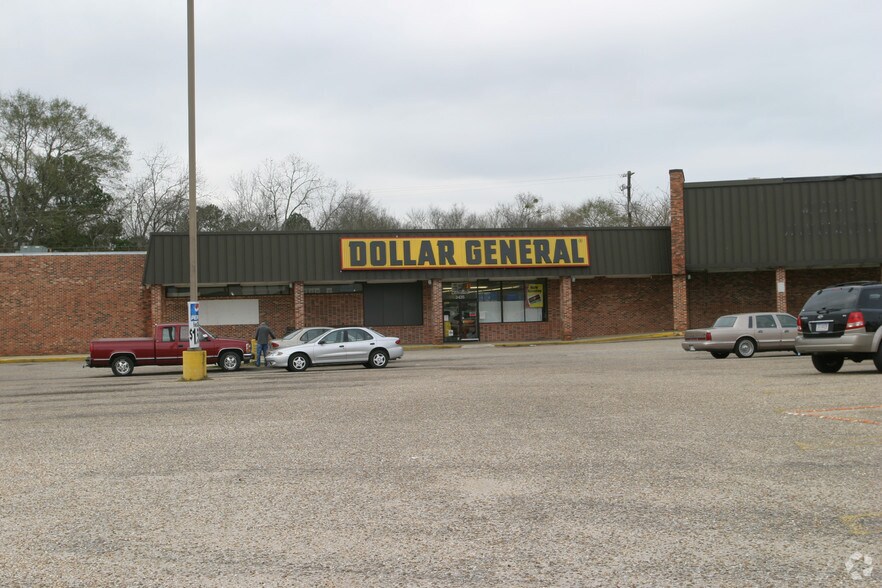 3439 Lower Wetumpka Rd, Montgomery, AL 36110 Chisholm Shopping Center