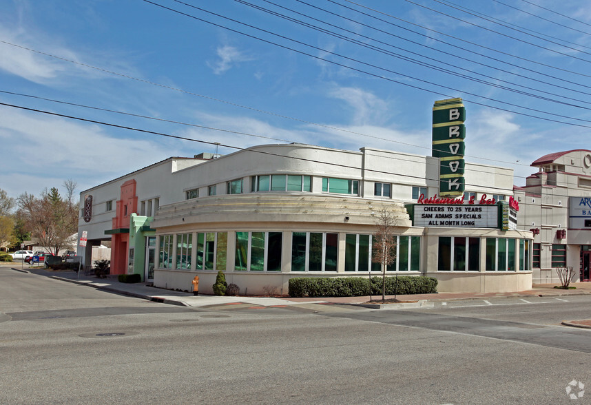 3401-3403 S Peoria Ave, Tulsa, OK for lease - Primary Photo - Image 1 of 4