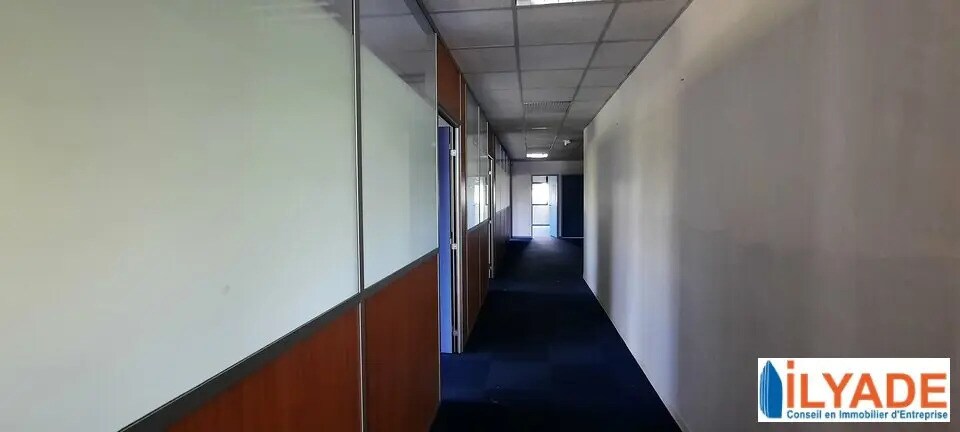 Office in LES MILLES for lease - Interior Photo - Image 3 of 7