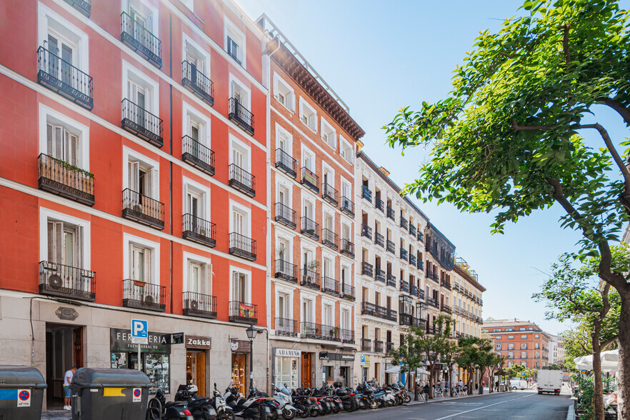 Multifamily in Madrid, MAD for sale - Primary Photo - Image 1 of 1