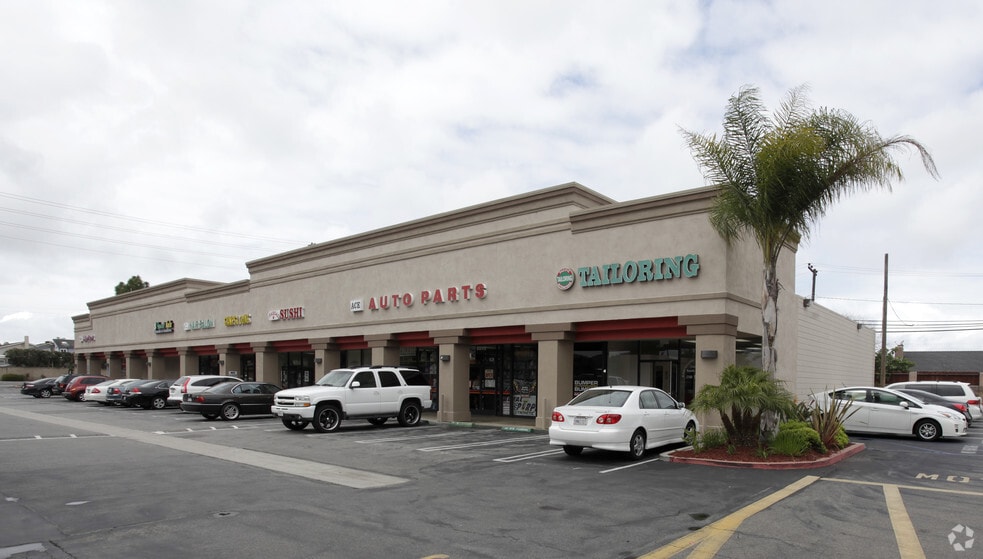 8831-8961 Adams Ave, Huntington Beach, CA for lease - Building Photo - Image 3 of 7