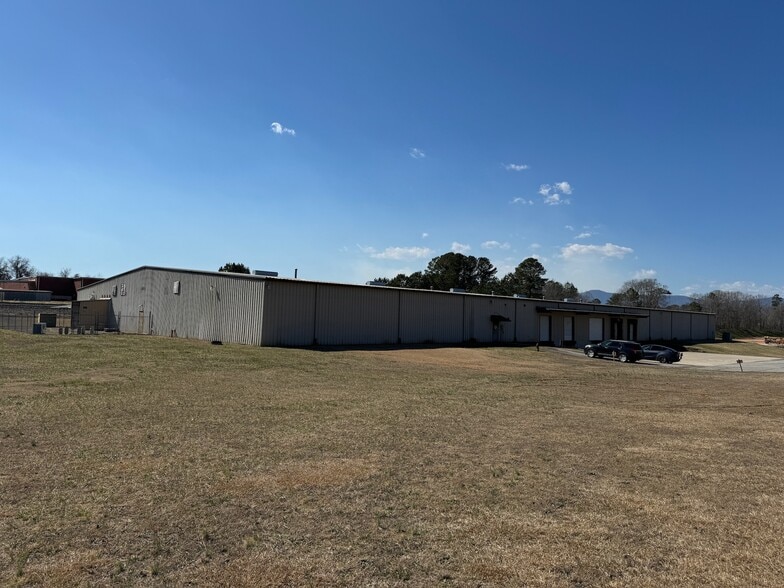 1090 Shamrock Ave, Landrum, SC for sale - Building Photo - Image 3 of 18