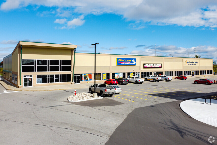 3020 Hawthorne Rd, Ottawa, ON for lease - Primary Photo - Image 1 of 6