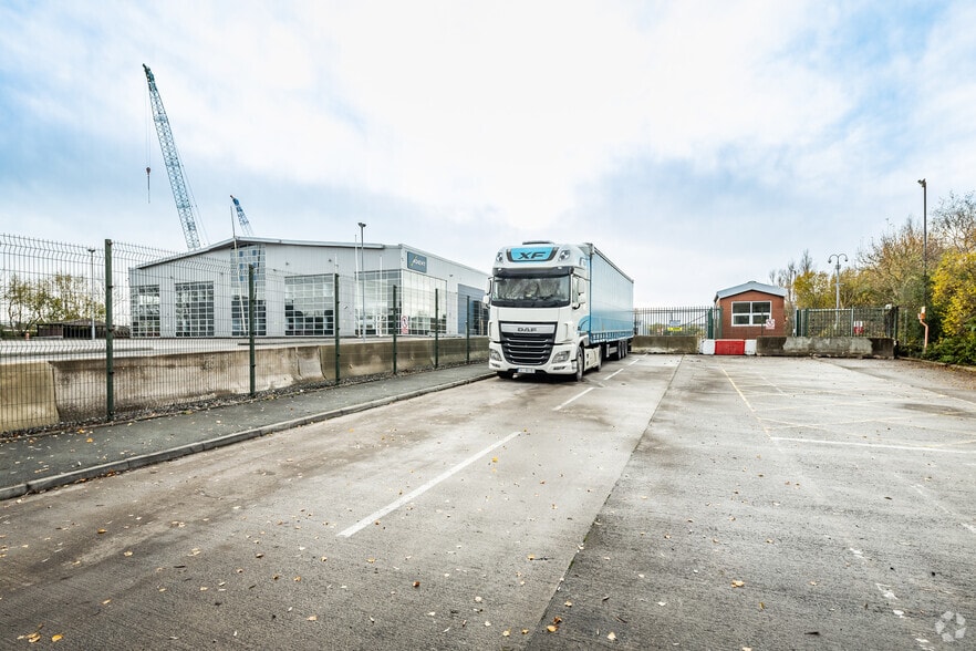 North Rd, Ellesmere Port for lease - Building Photo - Image 3 of 23