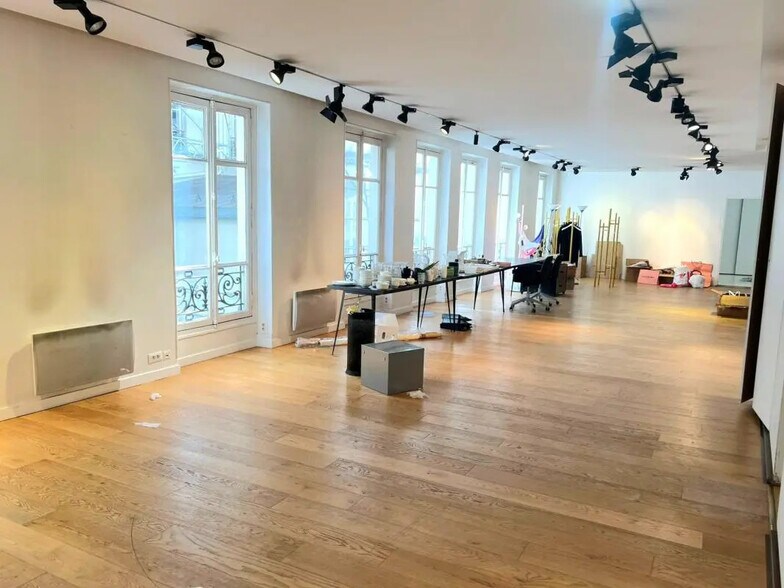 Office in Paris for lease - Building Photo - Image 2 of 7