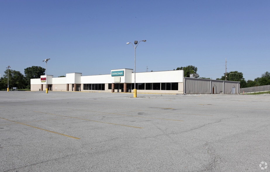 3560 N Brady St, Davenport, IA for lease - Building Photo - Image 3 of 7
